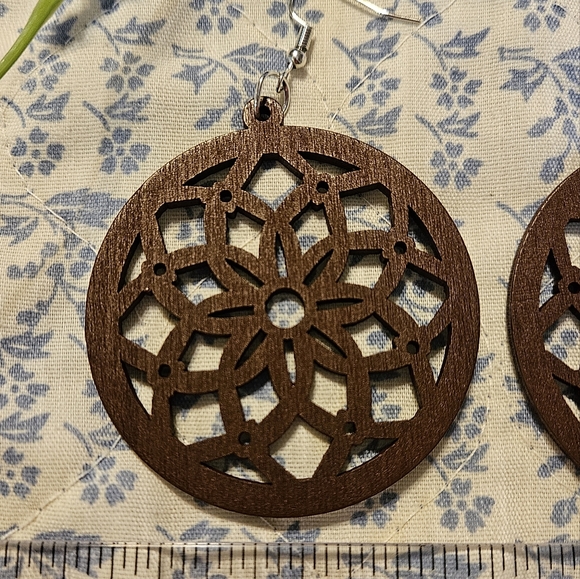 This listing is for a Beautiful pair of earrings. These earrings are great for a - Picture 3 of 13